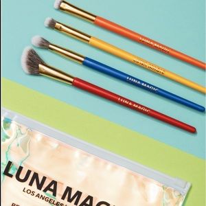 Luna Magic brush set and pouch